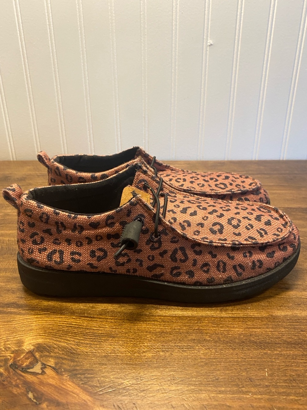 Simply Southern Leopard Print Casual Shoes - Rose and Black print - Women size 8